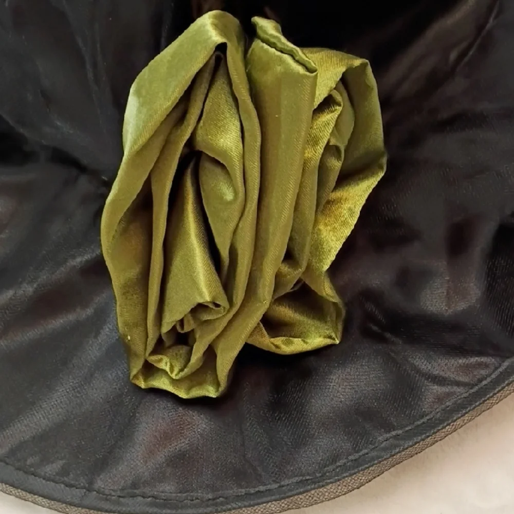 🖤 Kids Size Medium 8-10 Witch Costume with Hat - Black and Gold